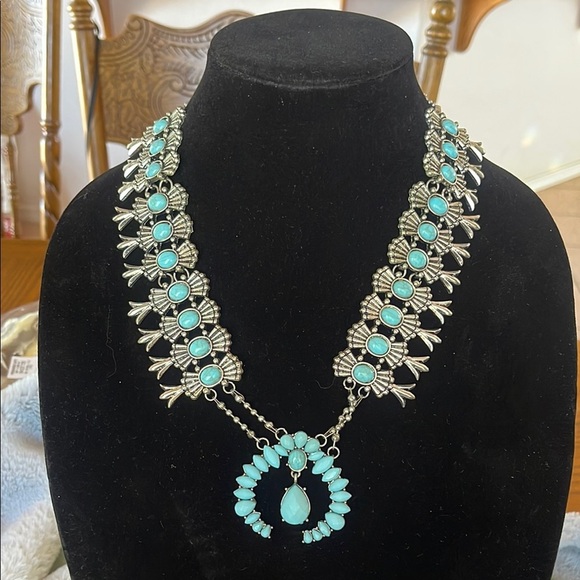 other Jewelry - Silver and Blue Necklace with Intricate Design